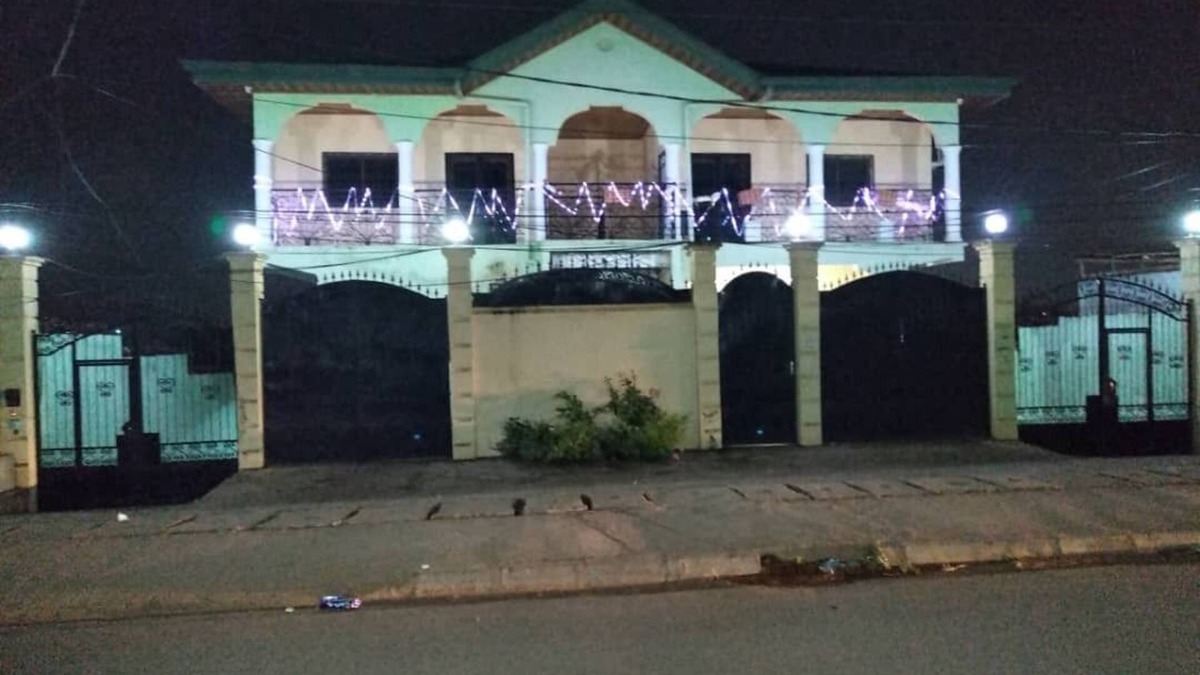 Yaounde Apartment | Modern apartment Maetur Nkomo Yaoundé, surveillance camera, chic neighborhood