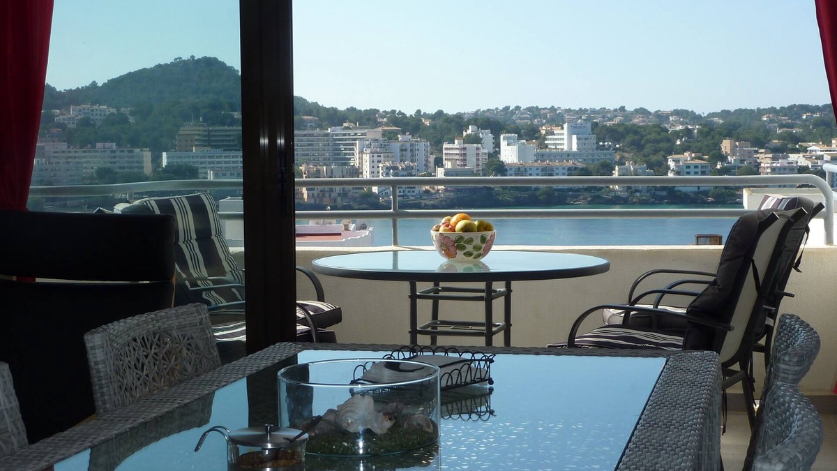 Ses Rotes Velles Apartment | Modern Apartment with Shared Pool, Wifi, A/C and Sea View in Santa Ponsa