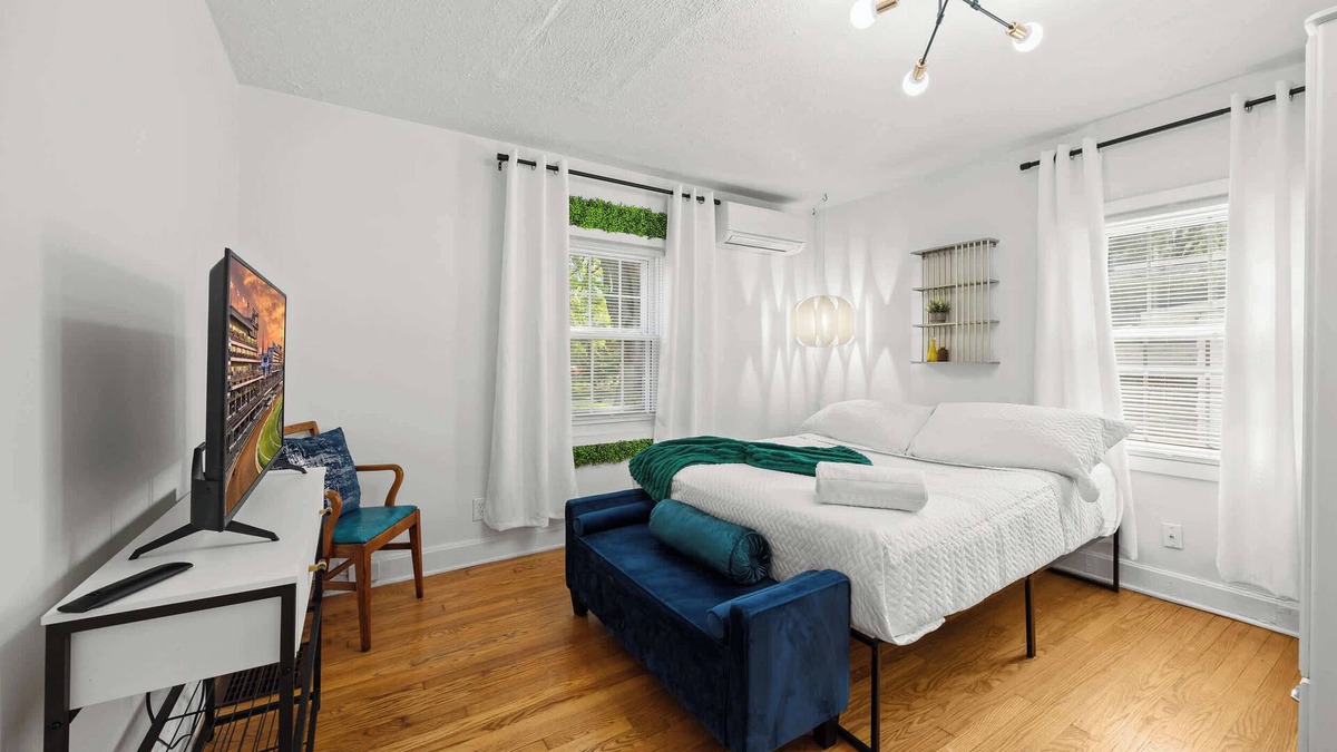 Louisville Apartment | Modern Apartment with Parking & Prime Location