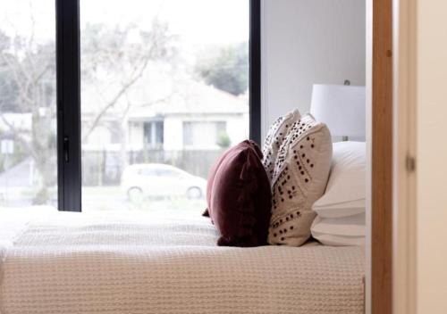Cheltenham Apartment | Modern apartment with Park views in Cheltenham