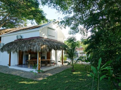 ProCab Apartment | Modern apartment with outdoorkitchen and saltwaterpool
