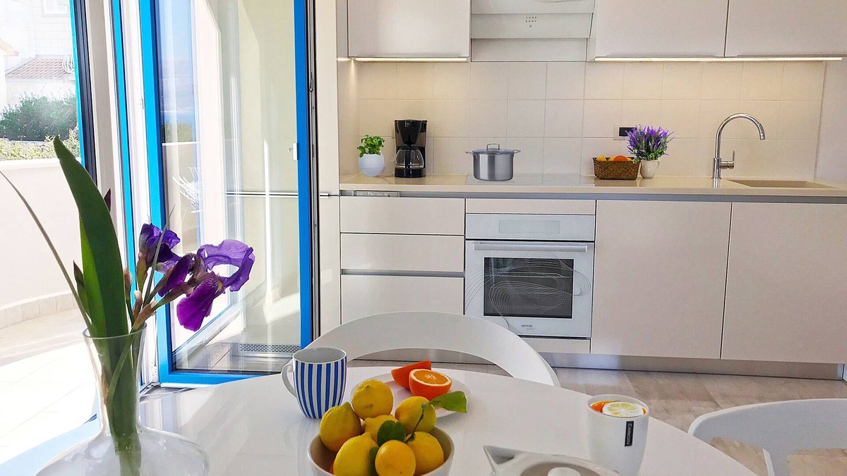 Supetar Apartment | Modern apartment with SEA VIEW, air conditioning, parking, 3 minutes from beach
