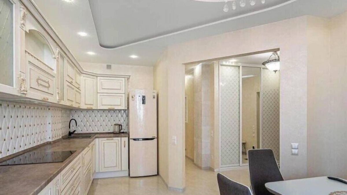 Pervomaysky District Apartment | Modern apartment with spacious kitchen