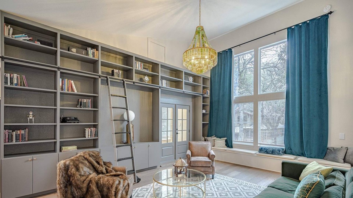 Westfield Apartment | Modern Apt by Zilker w/ Gourment Kitchen & Parking