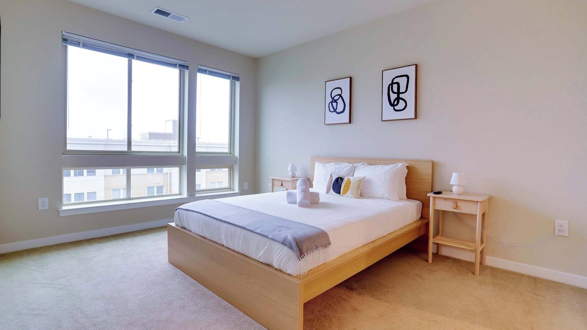 Jefferson Manor Apartment | Modern Apt | Leisure & Gym Access
