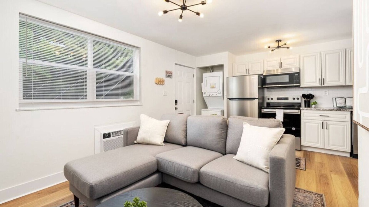 Downtown Columbus Apartment | Modern Apt | Parking | Near German Village + Dtwn