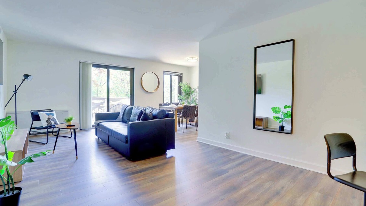 Clarendon Apartment | Modern Apt Steps from Metro & Dining