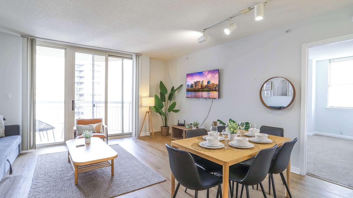 Ballston Apartment | Modern Apt with Gym, Balcony & Metro Access