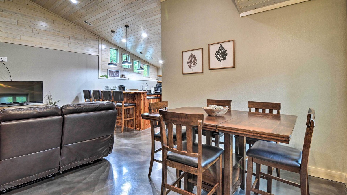 Arcadia House | Modern Arcadia Farmhouse on 80 Acres w/Fire Pit!