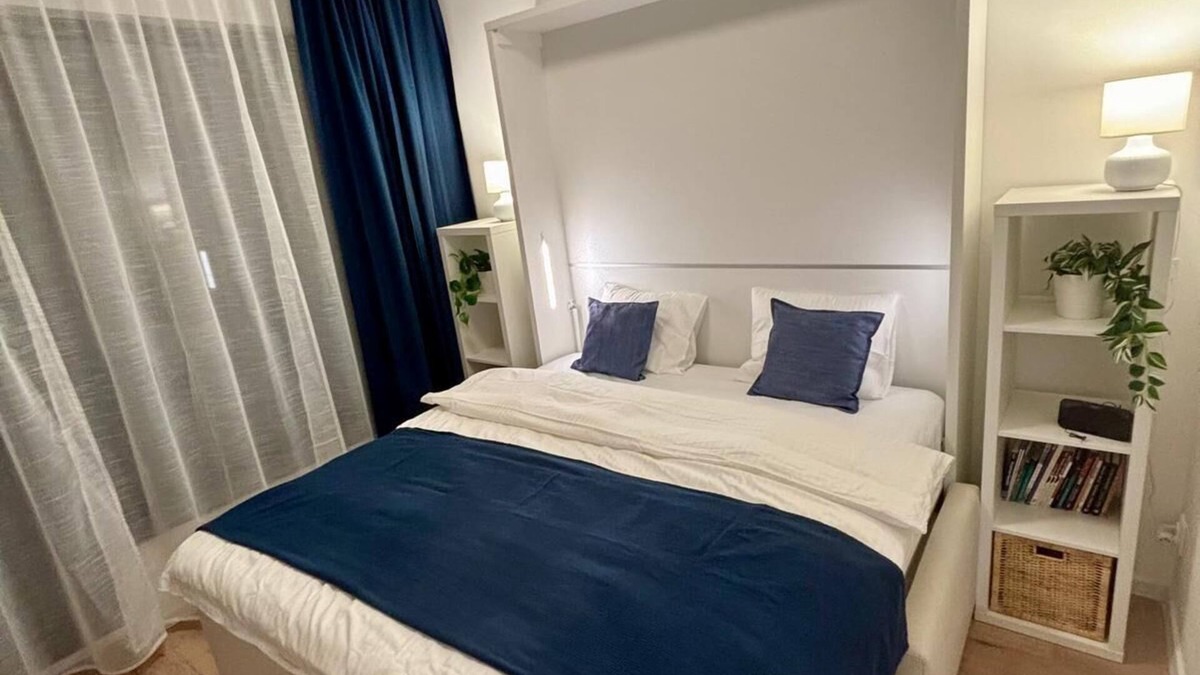 Old Town Condo | Modern artistic 2bdr condo, Washer/Dryer, AC & parking in city center Bratislava