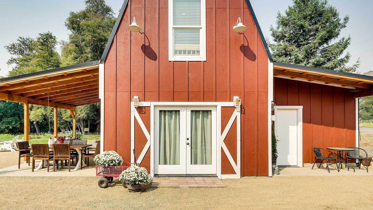Jacksonville House | Modern Barn on Applegate River, Walk to Vineyard!