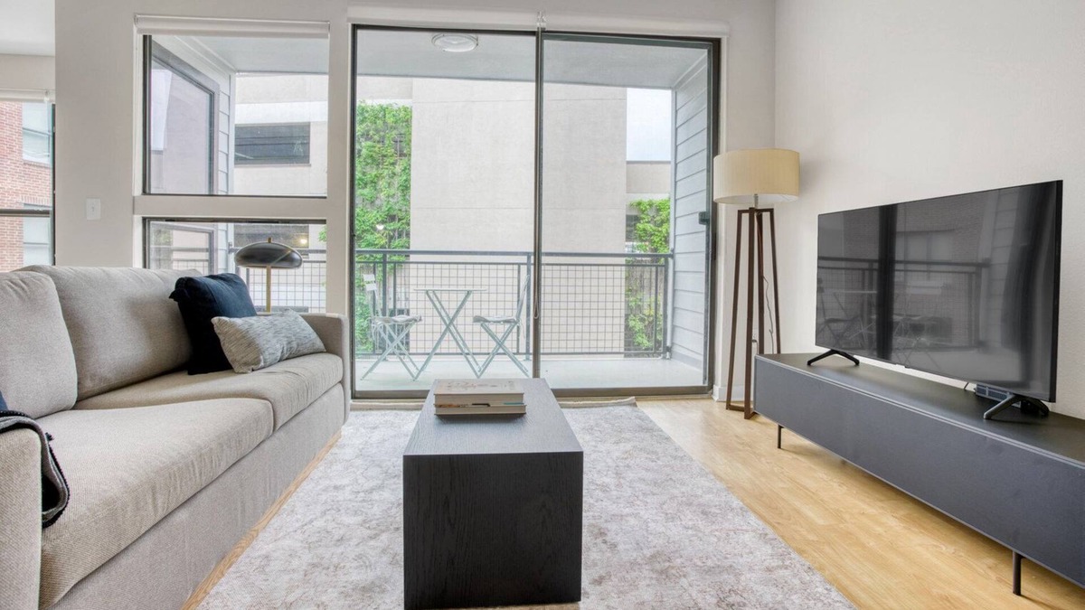 Barton Heights Apartment | Modern Barton Springs 1BR w/ Gym, Pool & W/D, nr Zilker, by Blueground