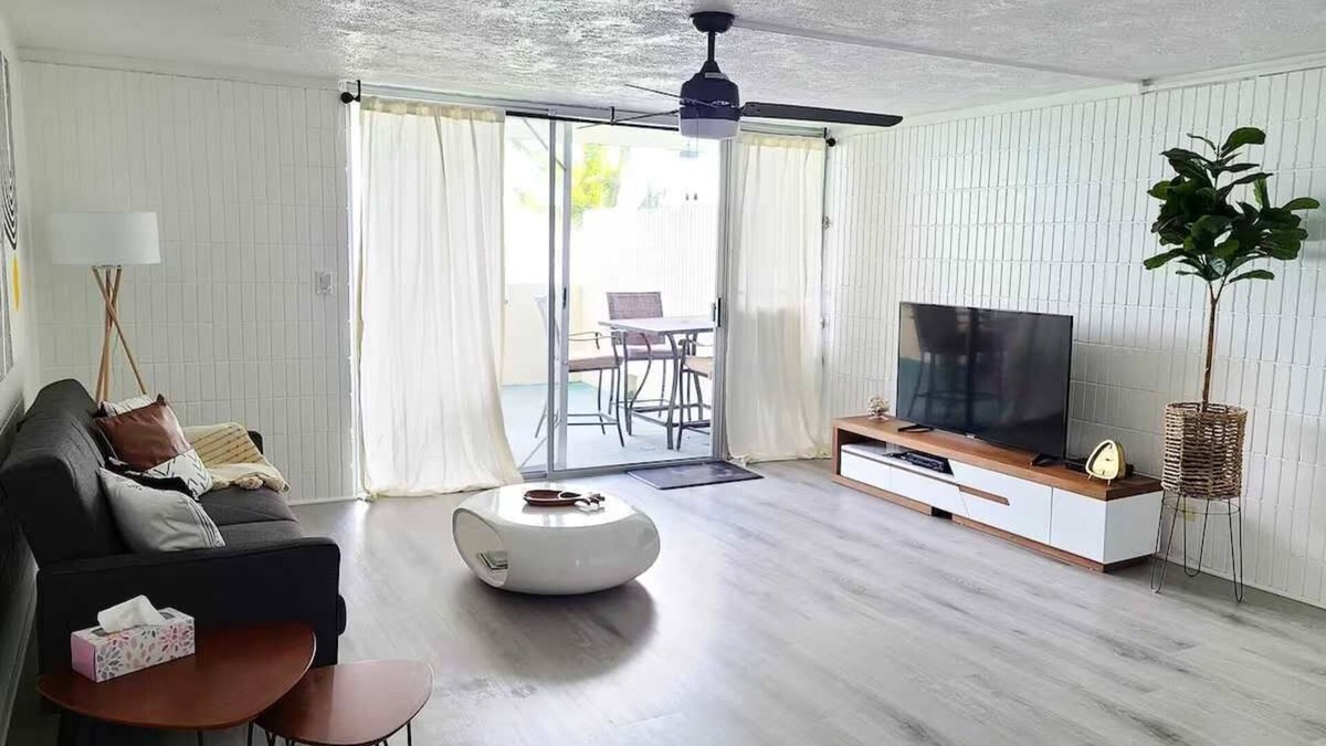 Punaluu Condo | Modern Beachfront Condo