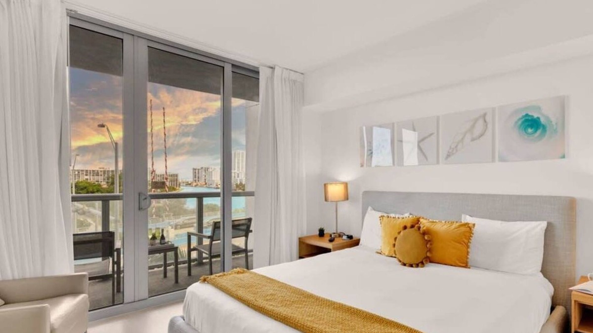 Hallandale Beach Apartment | Modern & Beautiful Condo