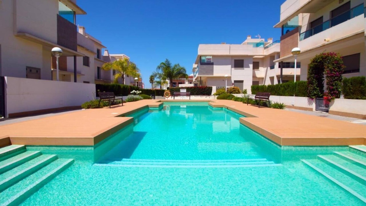 Quesada Apartment | Modern beautifully decorated 3 bedroom apartment, sleeps max of 6 people in Ques