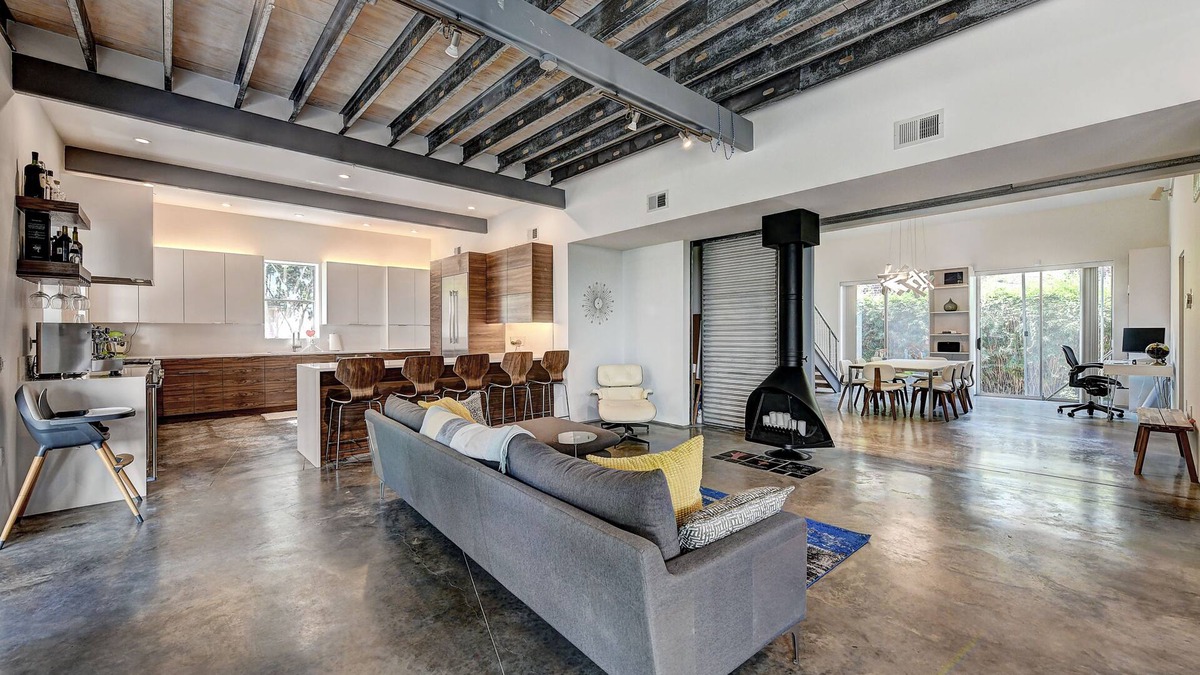 Bellaire House | Modern Bellaire Home with Expansive Courtyard