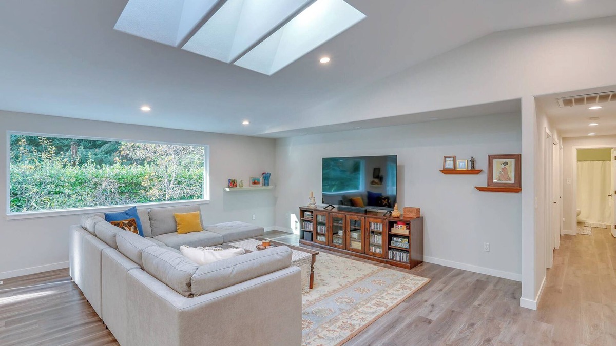 Sudden Valley House | Modern Bellingham home for work & play, beach access
