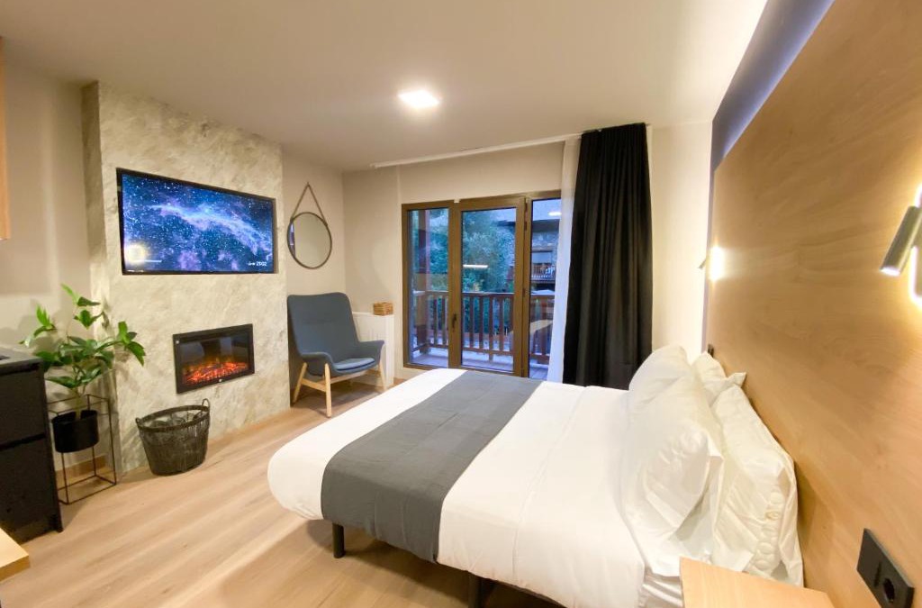 Soldeu Apartment | Modern Blue Studio En Valle De Incles - Parking Gratis l by BonesVacances