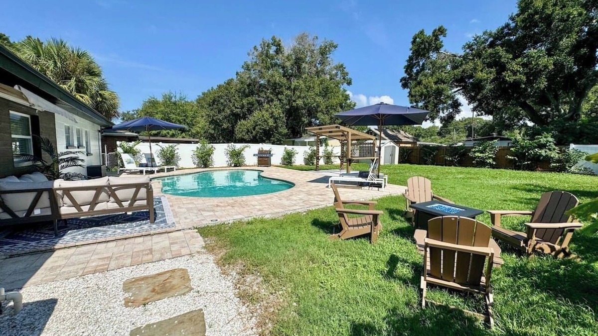 Sun Bay South House | Modern Boho- 4/3-King Beds/Pool! Pet friendly!