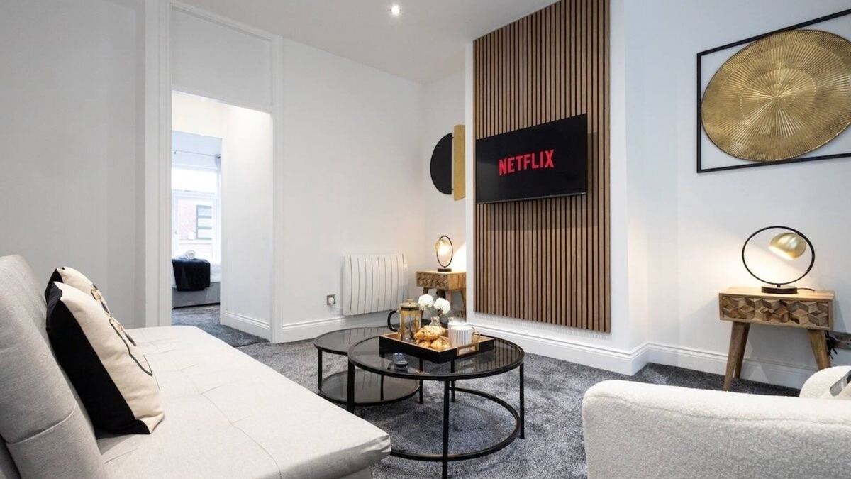Bolton Apartment | Modern Bolton Retreat - Stylish Comfort - Flat B
