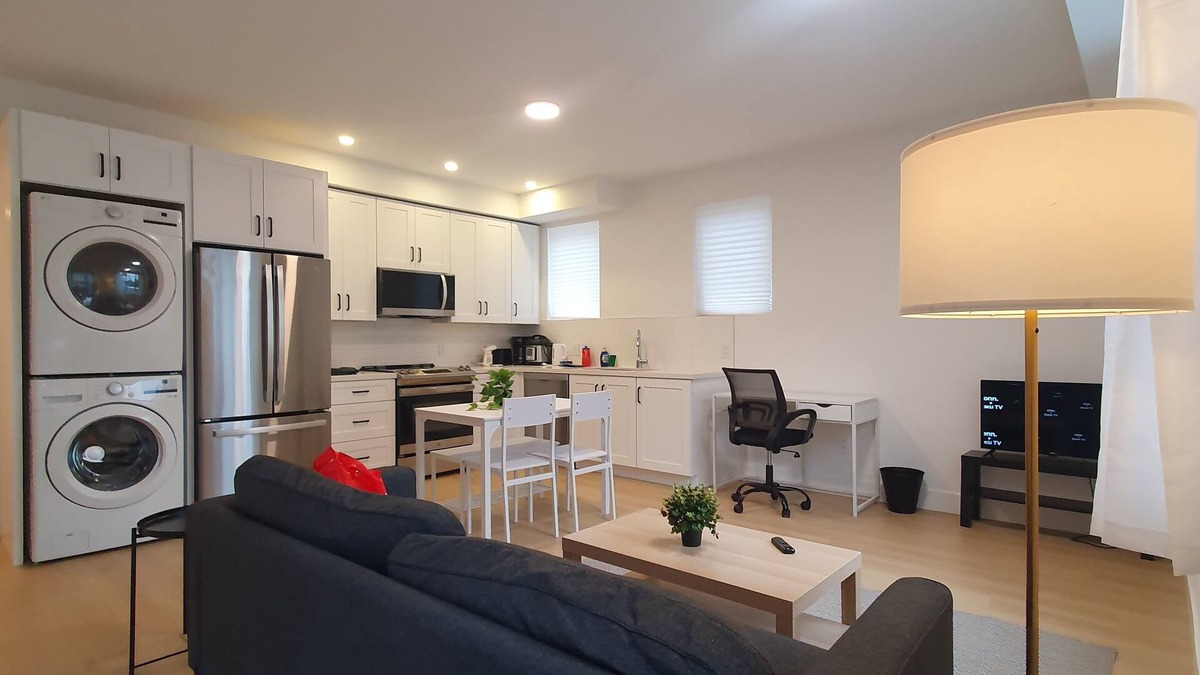Woodbine Heights Apartment | Modern Bright 2BR Apartment Close to Transit