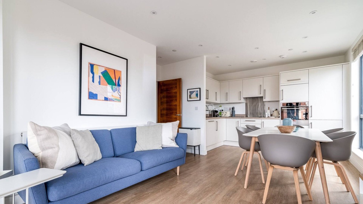 Coldharbour Apartment | Modern Brixton Jewel Apartment