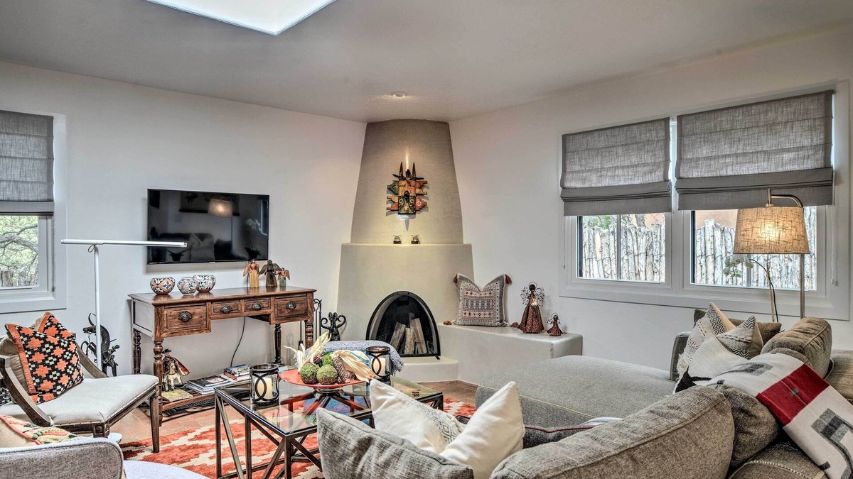 Vista Encantada Condo | Modern Bungalow w/Santa Fe Charm < 2 Mi to Plaza