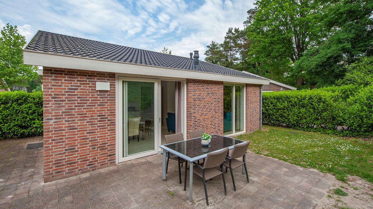Arcen Villa | Modern Bungalow with Washer