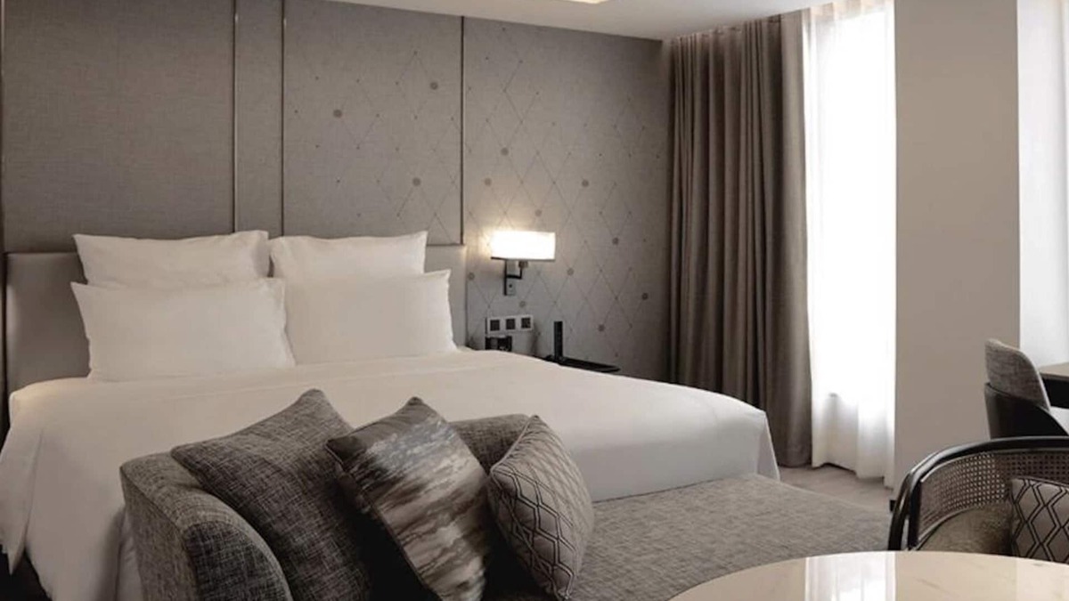 Khlong Tan Hotel | modern central