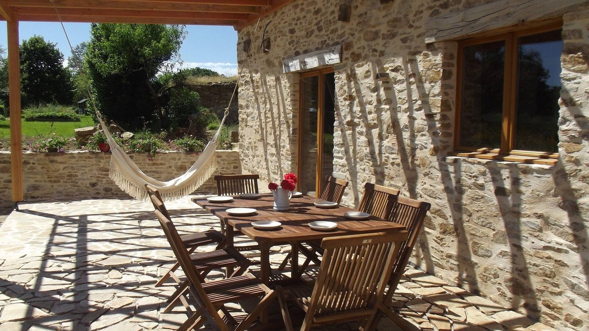 Saint-Jory-de-Chalais Cottage | Modern, calm & great views!!!