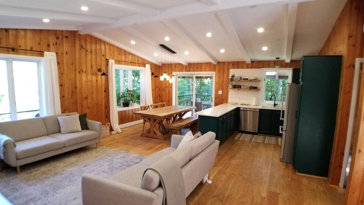Sainte-Agathe-des-Monts Ski Chalet | Modern rustic chalet nestled in the woods