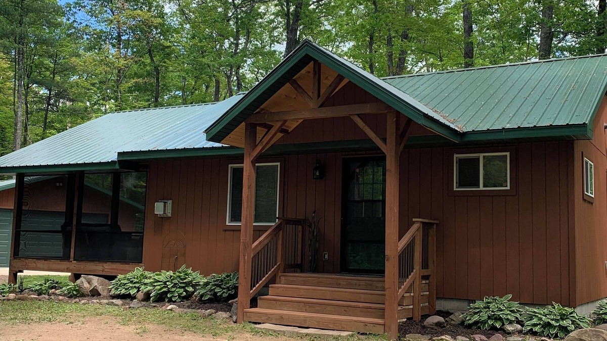 Northwoods Beach Cabin | Modern Cabin located between Grindstone and Lac Courte Oreilles