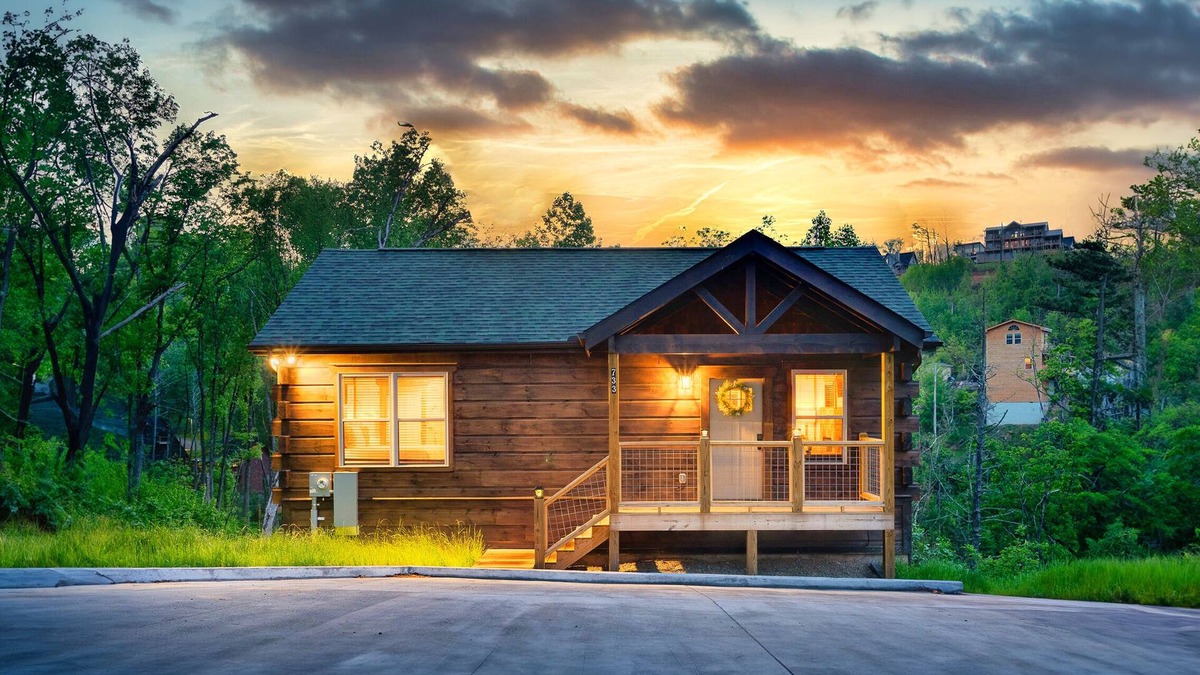 Chalet Village North Cabin | Modern Cabin Near Gatlinburg & Pigeon Forge!