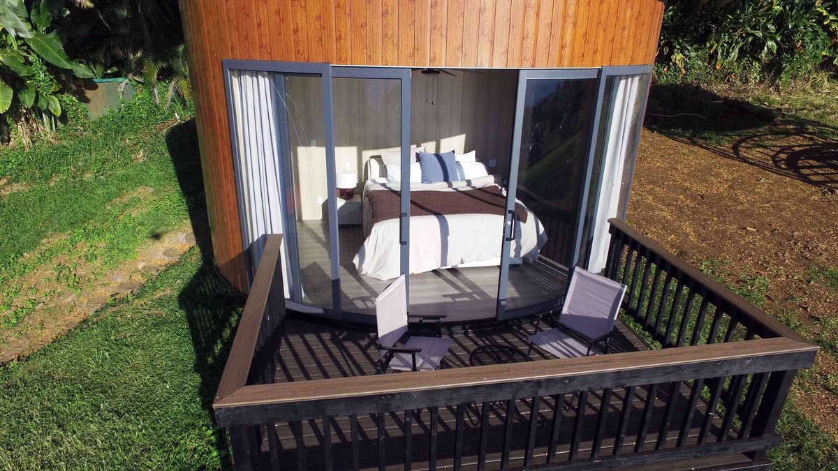 Kealakekua Cabin | Modern cabin on a world famous Kona Coffee farm with AC, WiFi. Unit 1