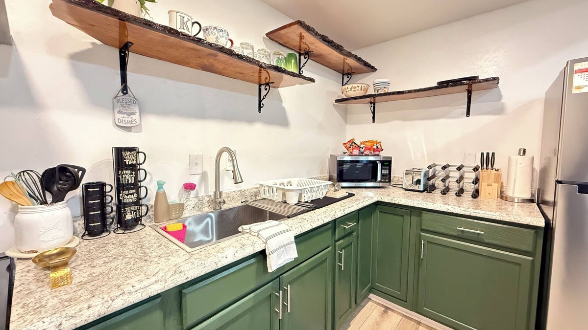 Three Rivers House | Modern Cabin w Mountain View 3.5 MILES to Sequoia NAT’L Prk!