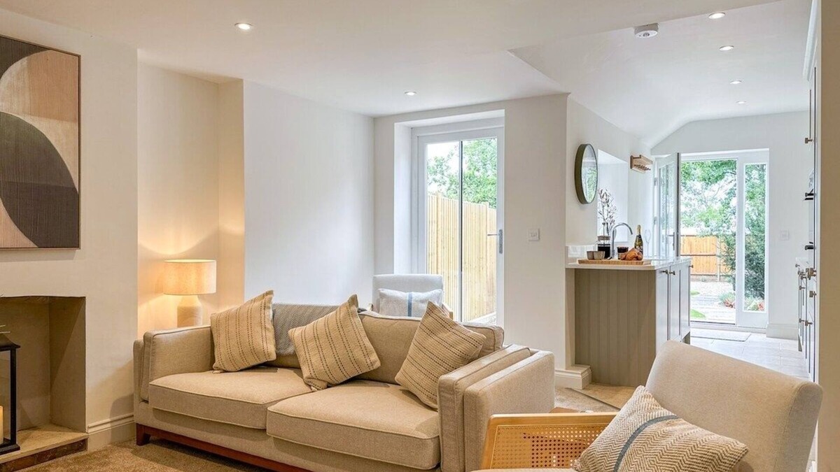 Stuppington House | Modern Canterbury Townhouse - Pets Welcome & Private Parking