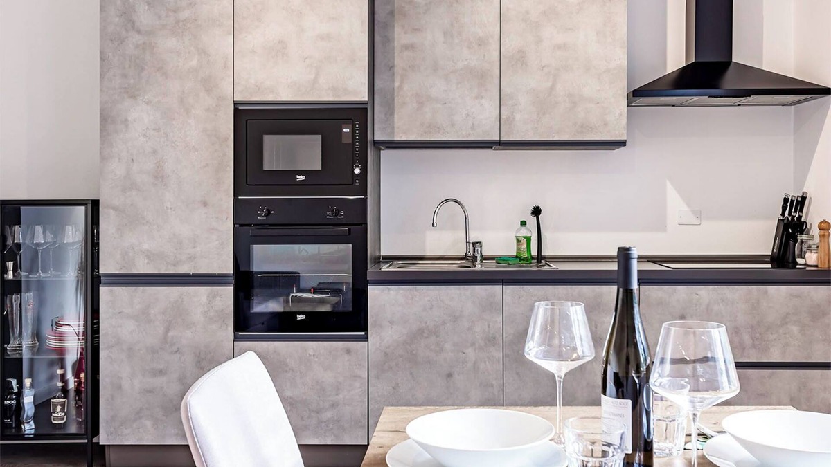 Trento Apartment | Modern Central Apartment | WiFi, Self Check-in, Mountain View, Work & Relax