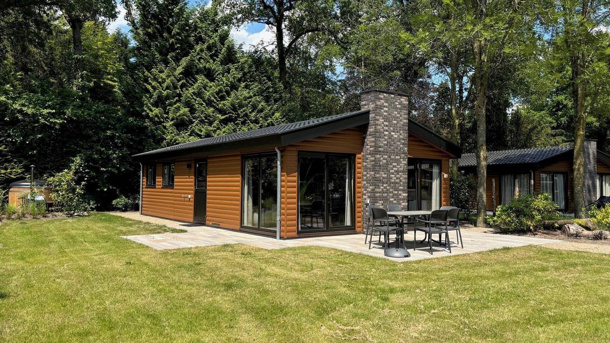 Municipality of Woudenberg House | Modern chalet for 6 people with 3 bedrooms and hot tub