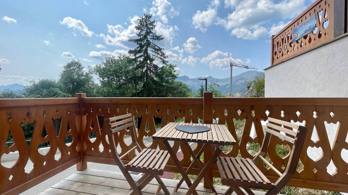 Crest-Voland Ski Chalet | Modern chalet for 4 with terrace, mezzanine and parking