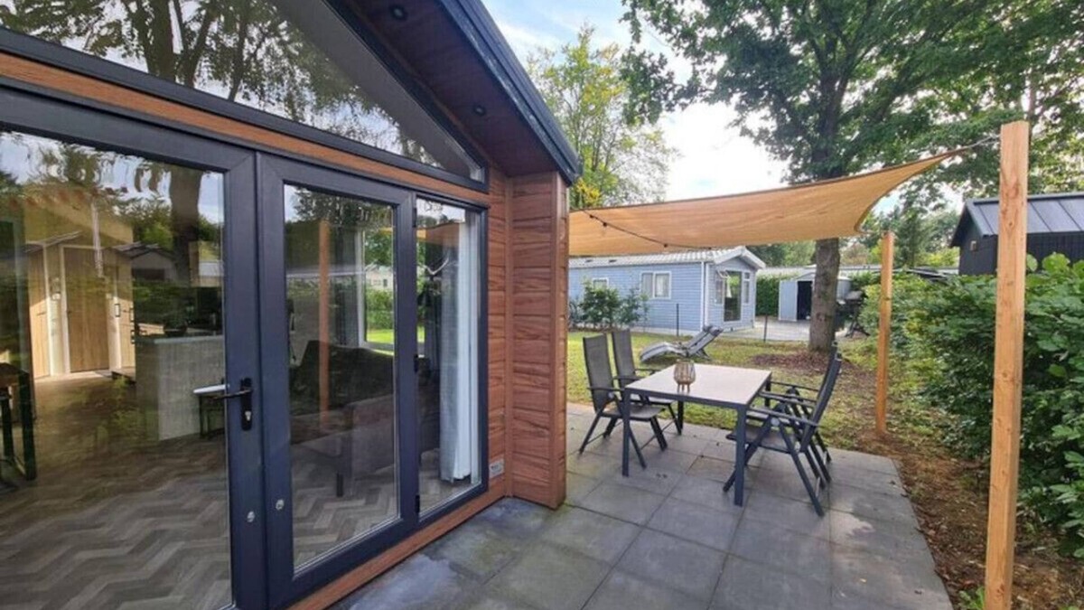 Municipality of Epe Apartment | Modern chalet retreat with spacious garden in the Veluwe.