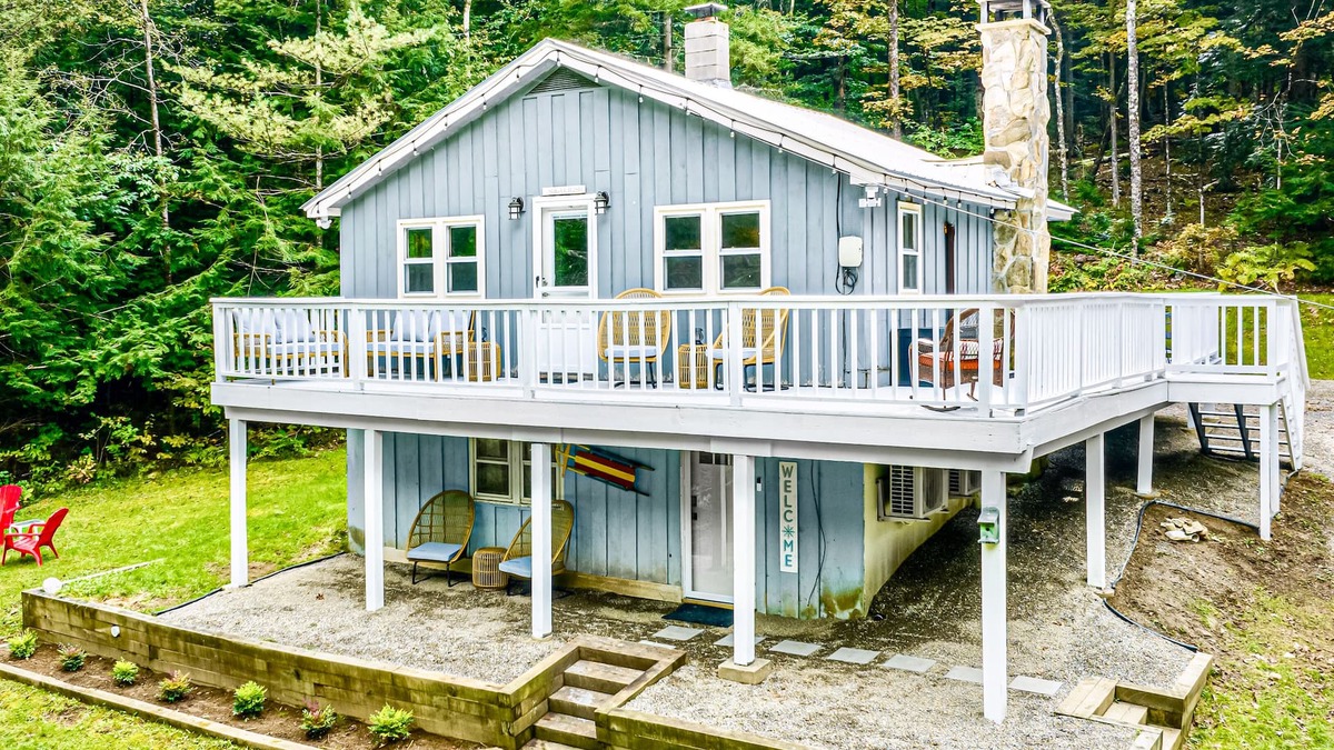 Chester Ski Chalet | Modern Chalet w/Serene Views and Jacuzzi Hot Tub- 15 Minutes to Okemo Mountain