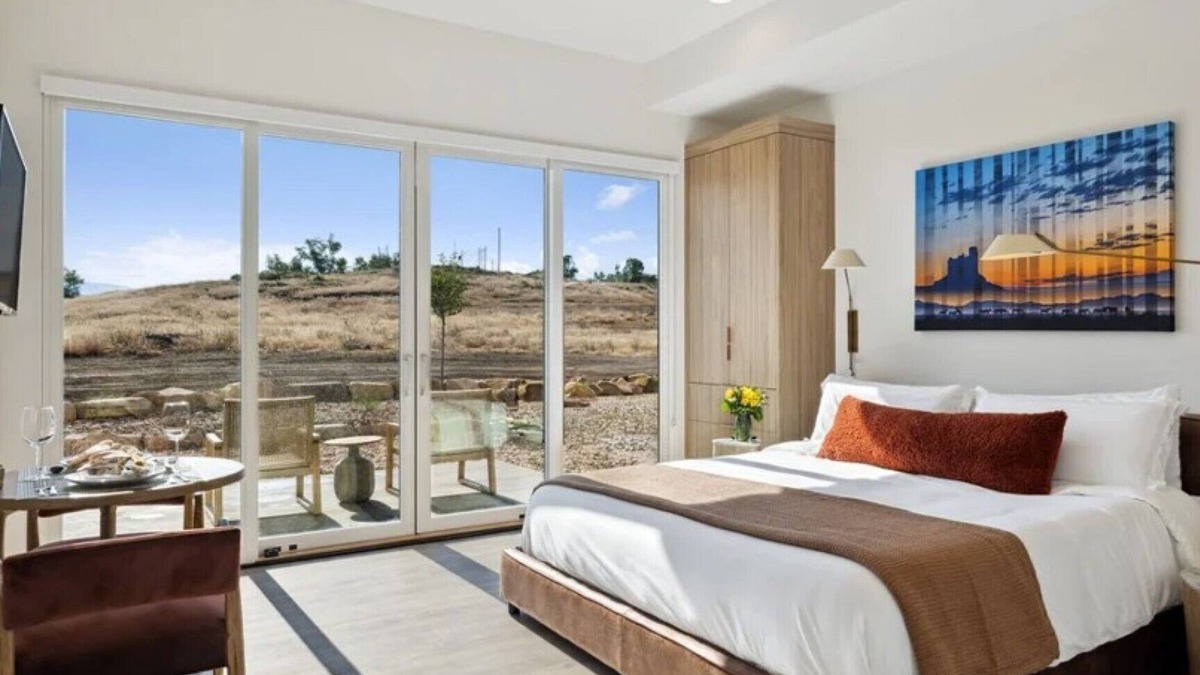Midway House | Modern Chalet w/Stunning Mountain Views