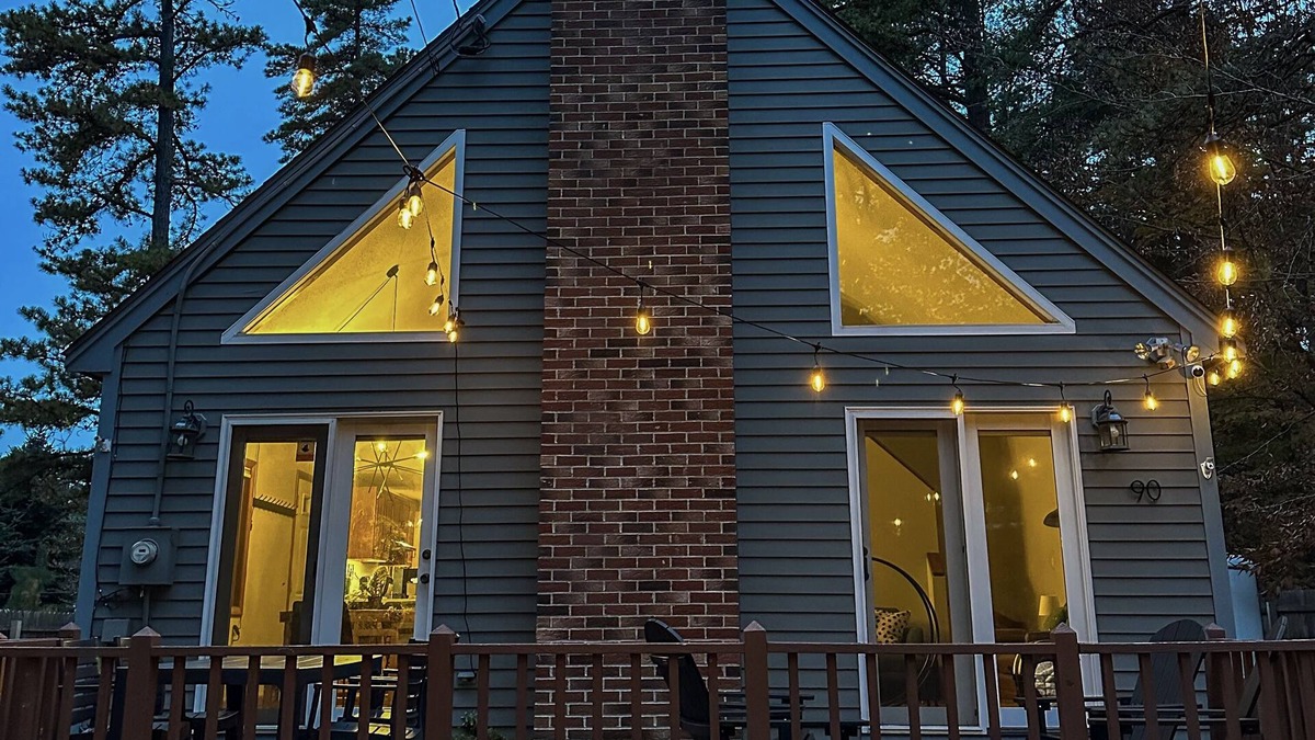 Silver Lake Ski Chalet | Modern chalet, walk to swimming and playground, perfect for families