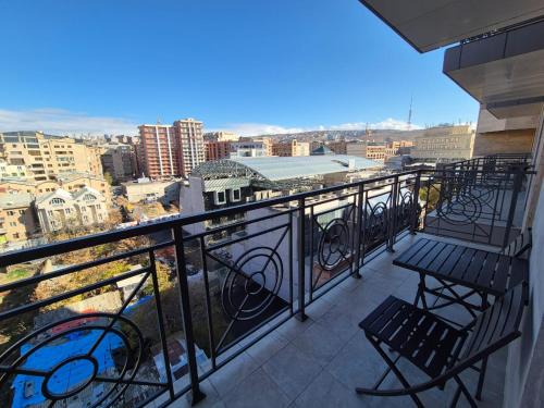 Kentron Apartment | Modern Charm Residence Apartments