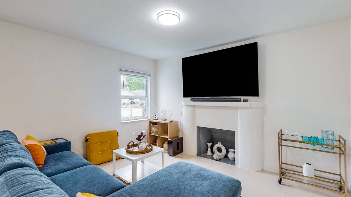 Gladeview House | Modern charmer with wood fireplace, central location, & AC