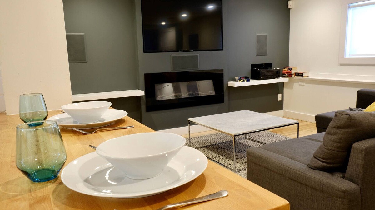 Kensington-Cedar Cottage House | Modern & Charming 3BR Suite in Character Home