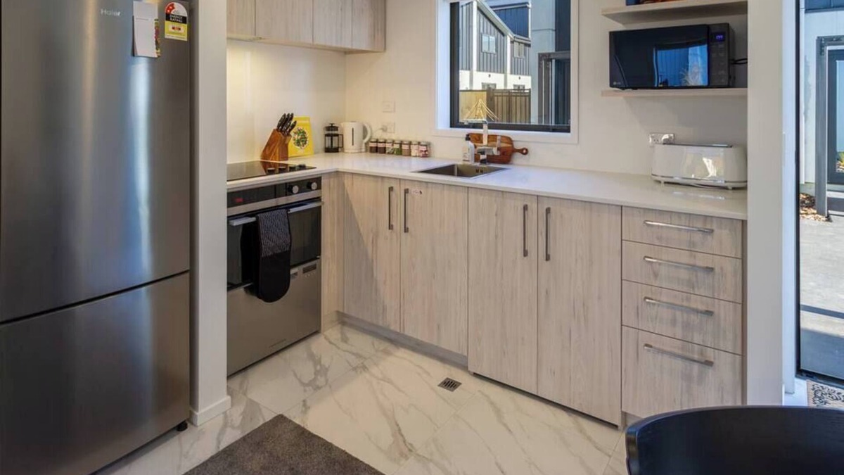 Upper Riccarton House | Modern Chic Retreat 2 Bed, 2 Bath: Riccarton
