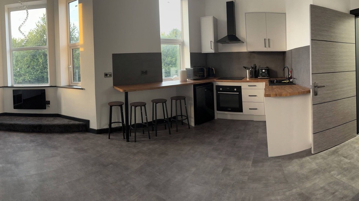 Old Trafford Apartment | Modern City Apartment in Manchester