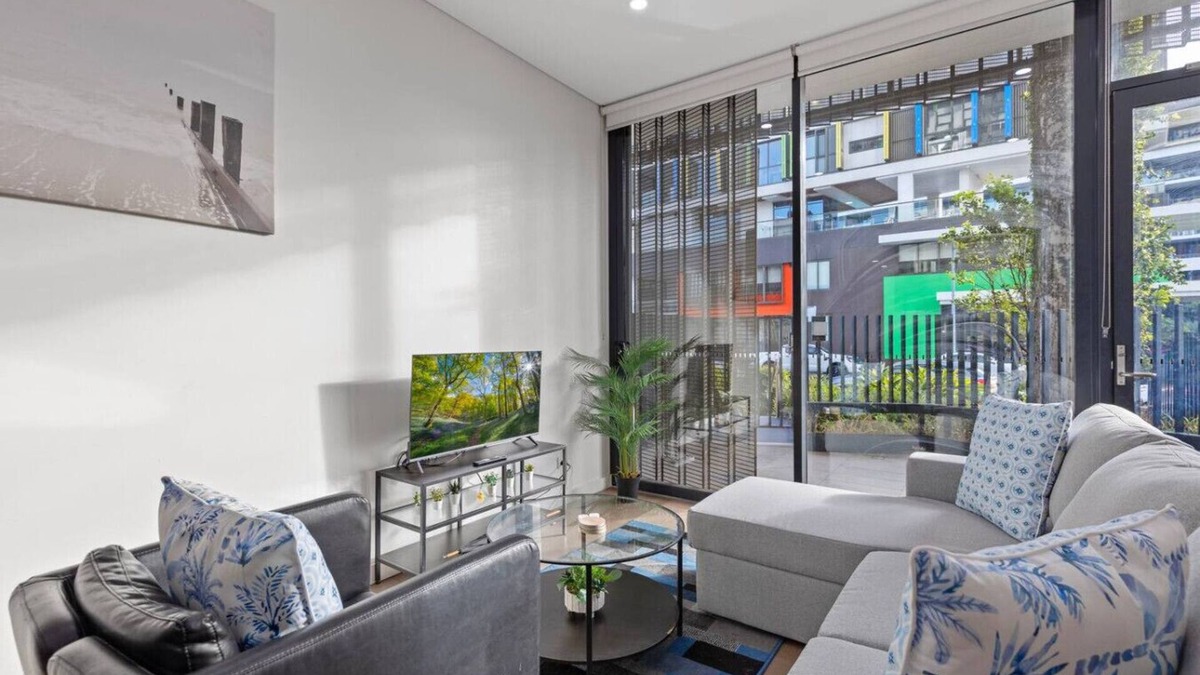 Waterloo Apartment | Modern City-Fringe Townhouse
