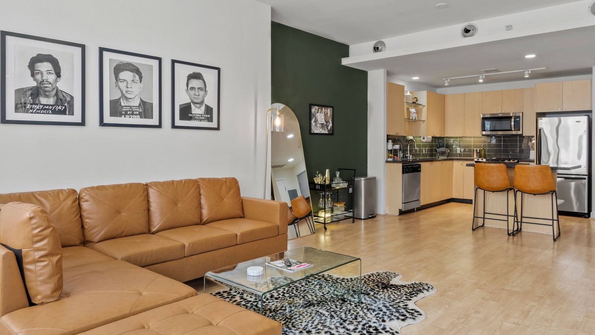 Downtown Dallas Apartment | Modern City Views Downtown Dallas 1-bedroom Condo Free Parking, Gym, Pool